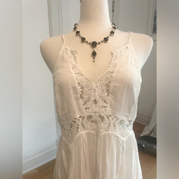 Gorgeous white sundress! Feel like a fairy in the floatiest summer dress! - Picture 2 of 9